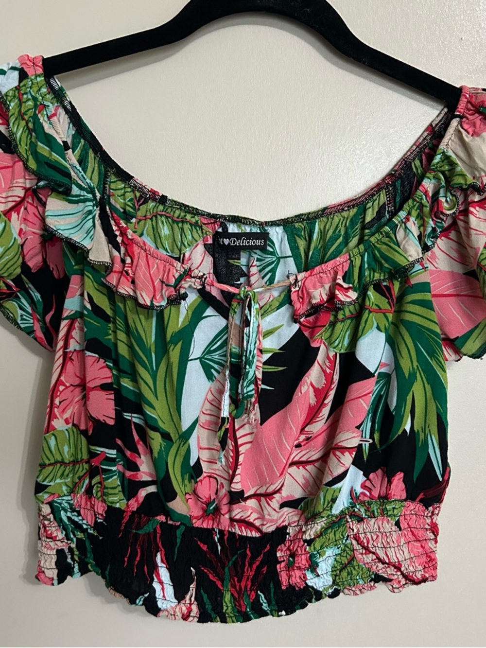 Delicious Black & Pink Tropical Off-Shoulder Crop Top - Picture 2 of 8